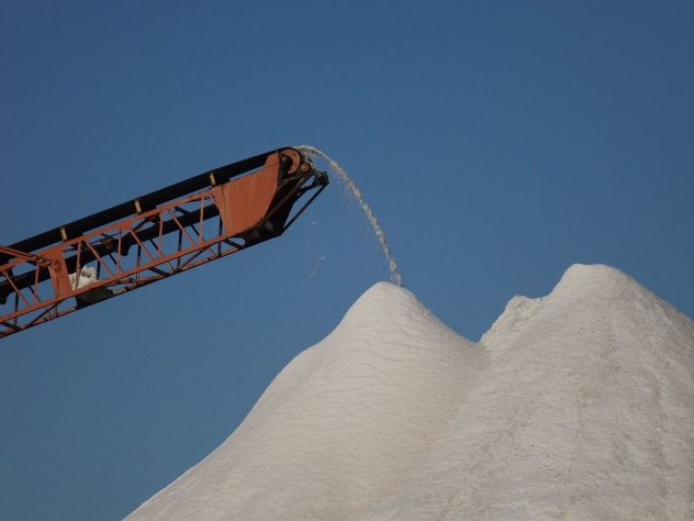 ARE TORONTO SALT STOCKPILES TOO COSTLY?